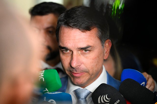 Após adiar visita por encontro com Trump, Flávio Bolsonaro remarca agenda no Pará para dia 11 de junho.