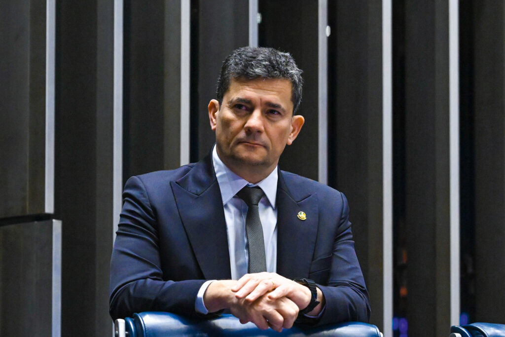 nós. Mas nós termos uma ajuda, ainda que uma ajuda simbólica, e com efeito mais