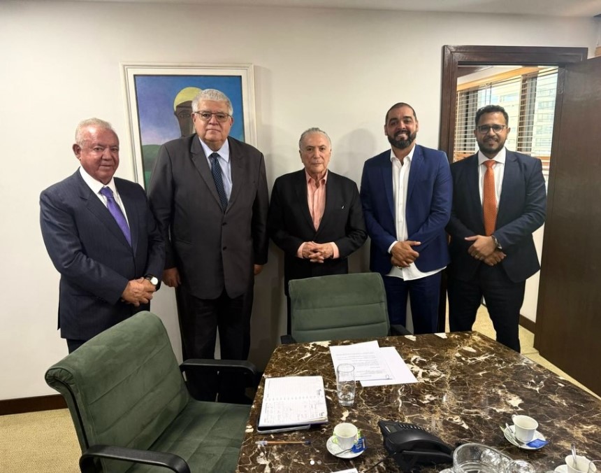 tunidades que possam contribuir para o desenvolvimento da nossa região”, d