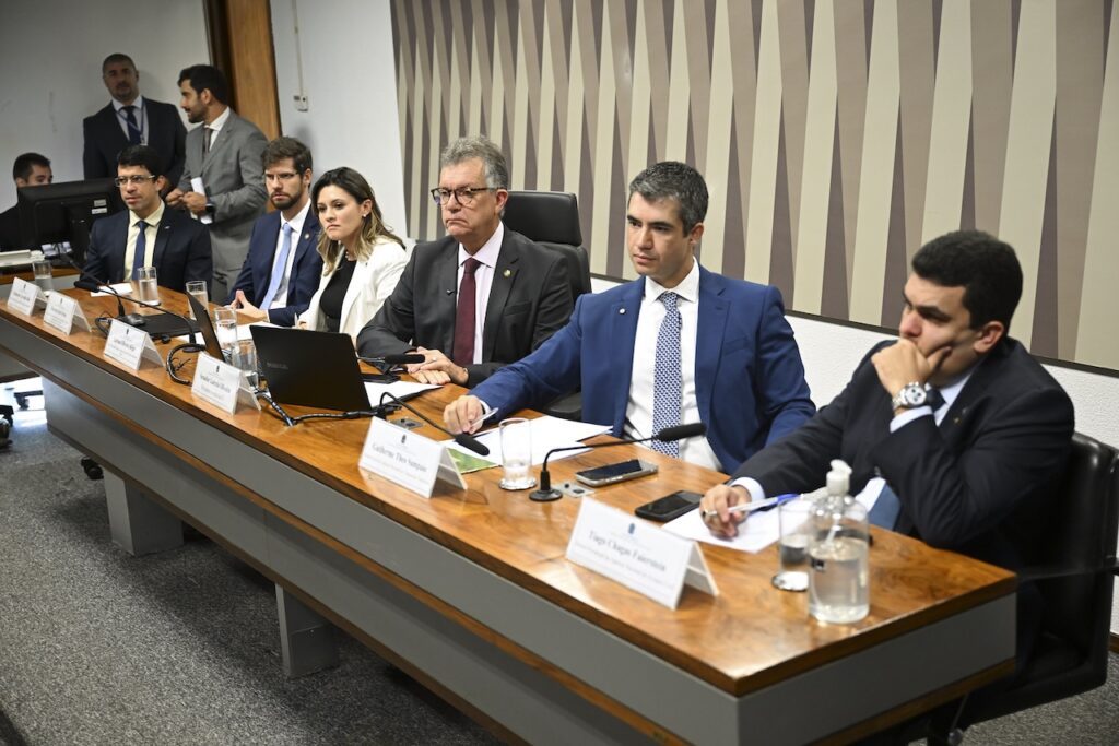 pedido de vista apresentado pela senadora Soraya Thronicke (PSB-MS), que levanto
