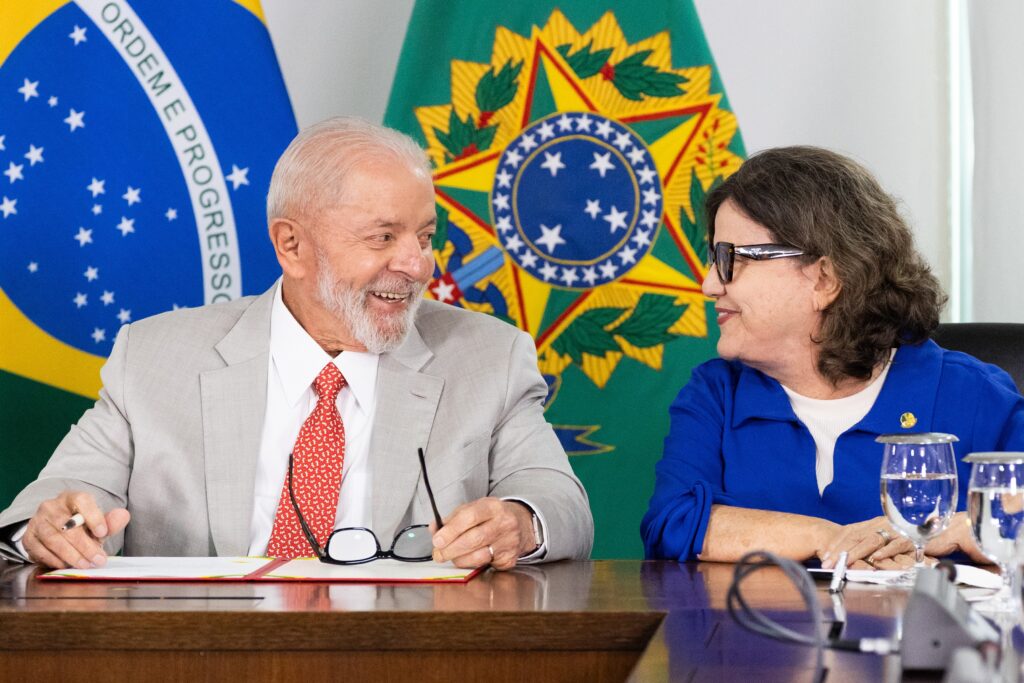 que o ministro da Fazenda, Dario Durigan, chegou a alertar Alcolumbre sobre os i