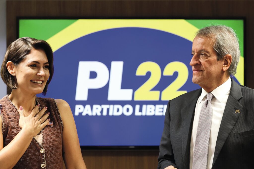 Incerteza sobre candidatura de Michelle Bolsonaro ao Senado após saída de ala feminina do PL