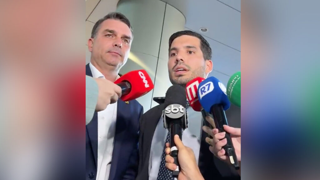 lá, o filho primogênito de Jair Bolsonaro (PL) realizará atos de campanha ao lad