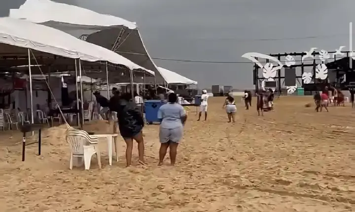volta das 15h, e provocou prejuízos a barraqueiros e acampantes instalados na ci
