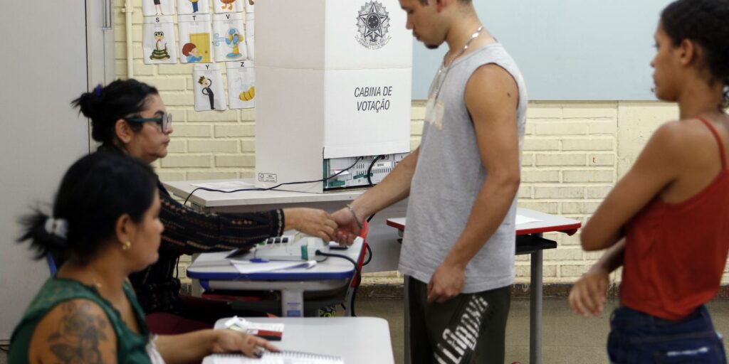 Eleitorado jovem encolhe 22% em 16 anos e remodela o cenário político brasileiro