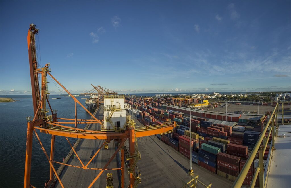 Maersk realoca operações em Suape e intensifica debate sobre concorrência portuária