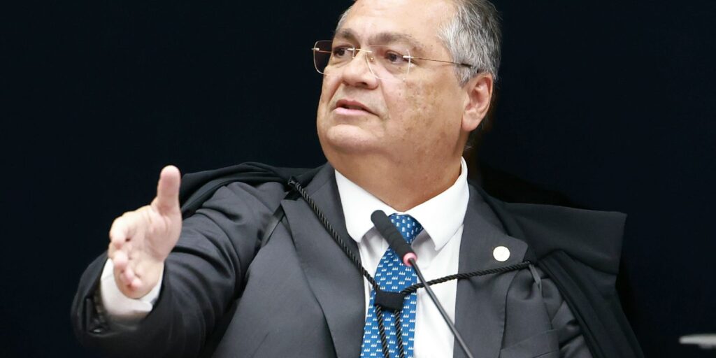 Ministro Flávio Dino do STF invalida emendas parlamentares de líderes sem mandato