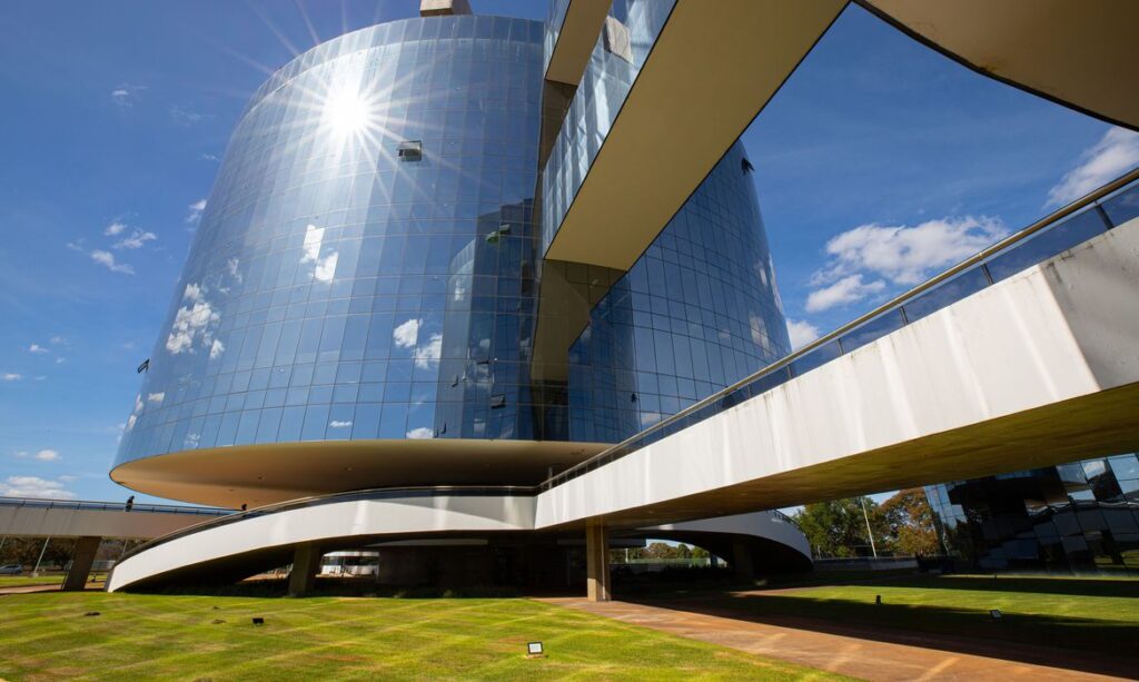 PGR opina contra pedido de Bolsonaro para retomar visitas de Flávio Bolsonaro