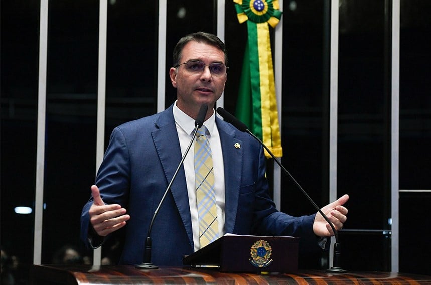 Setor do etanol reage a proposta de Flávio Bolsonaro sobre mistura na gasolina