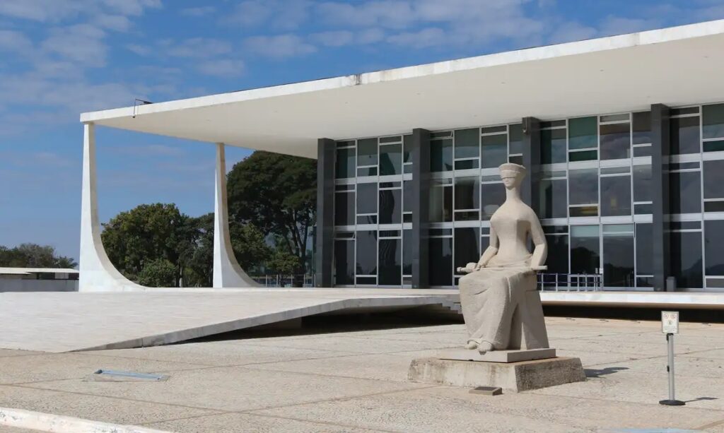 STF retoma julgamento sobre alcance da Lei Maria da Penha Sessões presenciais, após recesso de julho, recomeçam às 14h