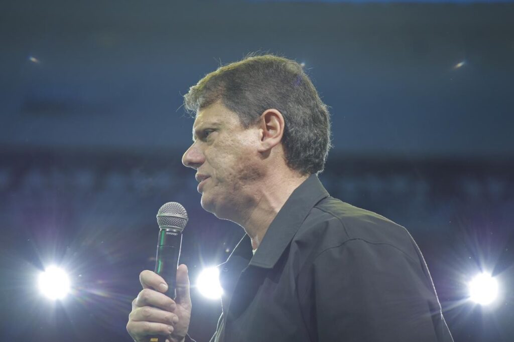 Tarcísio de Freitas defende vacina contra sarampo em São Paulo, em meio a surto e debate sobre imunização