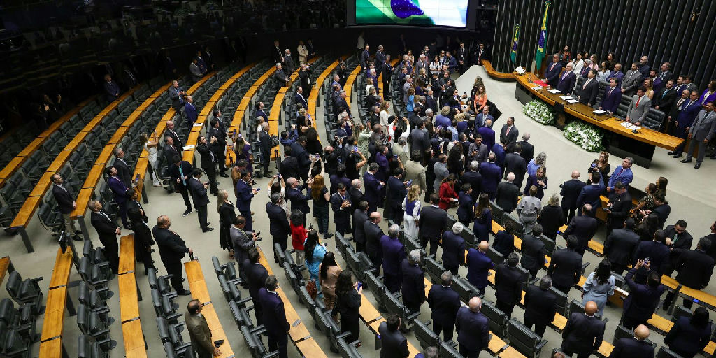 Votação da taxa de importação para compras online movimenta a Câmara dos Deputados