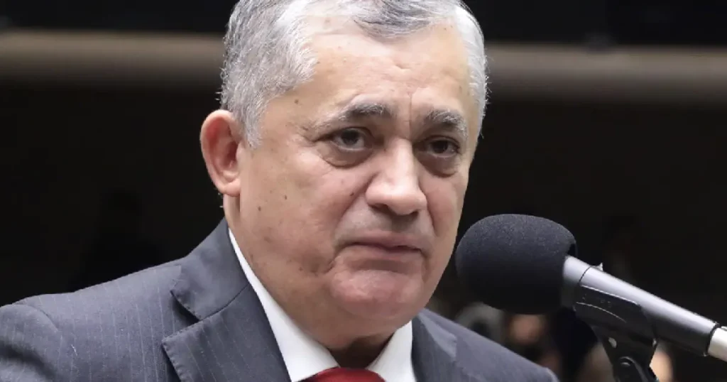Afastamento de diretor da PF gera forte crítica de ministro do governo Lula