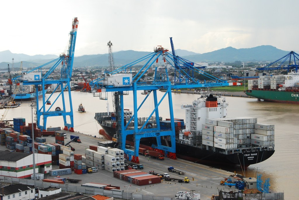 Correnteza causada por chuvas suspende operações no Porto de Itajaí