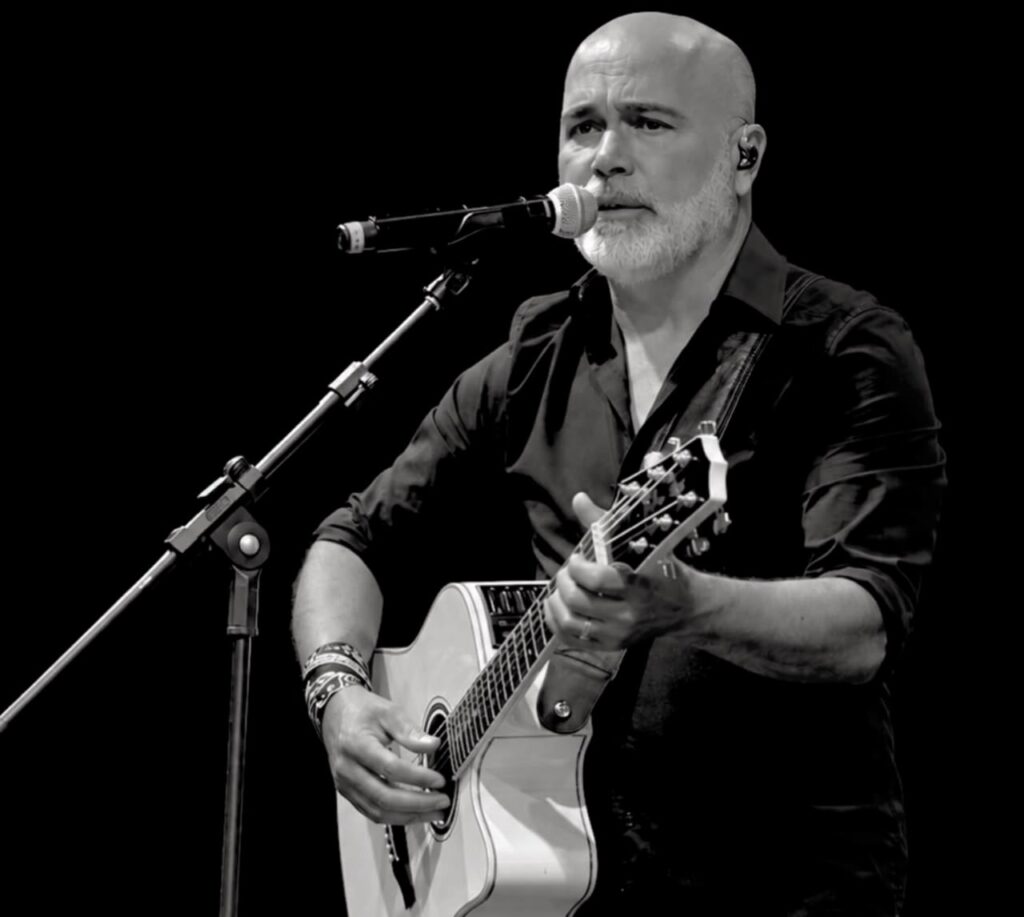 LUTO NA Música | o cantor sertanejo Rick, da dupla com Renner, morreu em um acidente de helicóptero em Santa Catarina