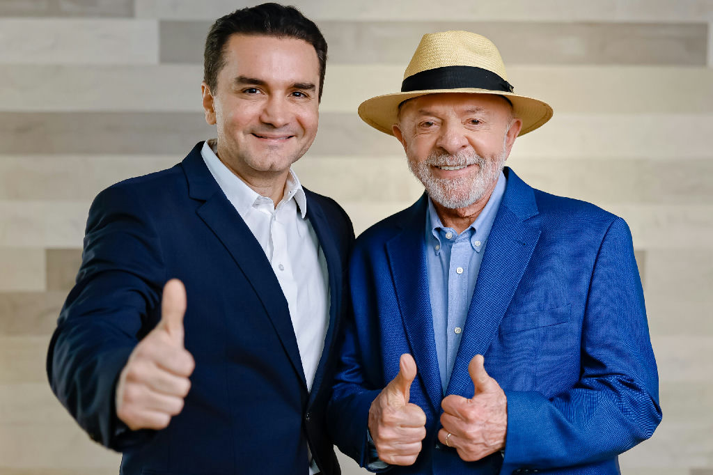 Manobra política: Celso Sabino compartilha palanque com adversários do Senado em comício de Lula no Pará