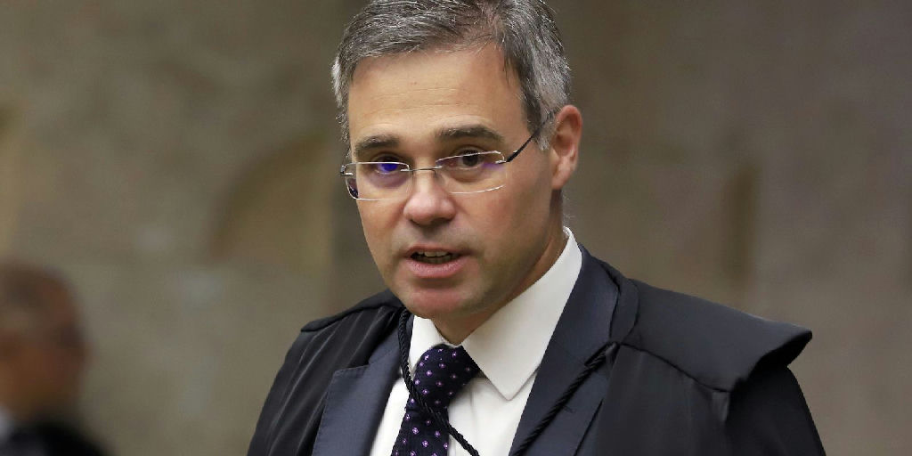 Ministro André Mendonça do TSE rejeita questionamento sobre reajuste do Bolsa Família