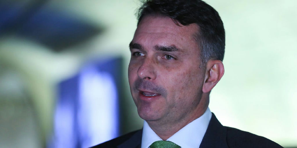 STF inclui Flávio Bolsonaro como investigado em inquérito sobre filme Dark Horse