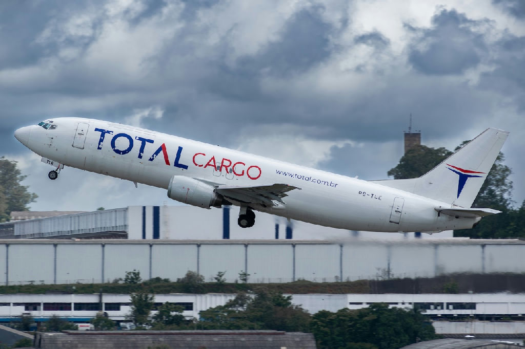 Total Linhas Aéreas sob risco: ANAC avalia suspensão de operações por falhas de segurança