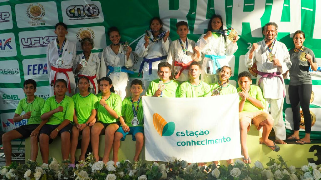Atletas da Estação Conhecimento Tucumã brilham com 15 medalhas no Pan-americano de Karatê