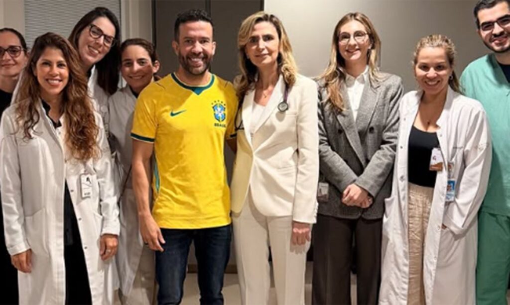 Deputado andre janones recebe alta hospitalar em sao paulo