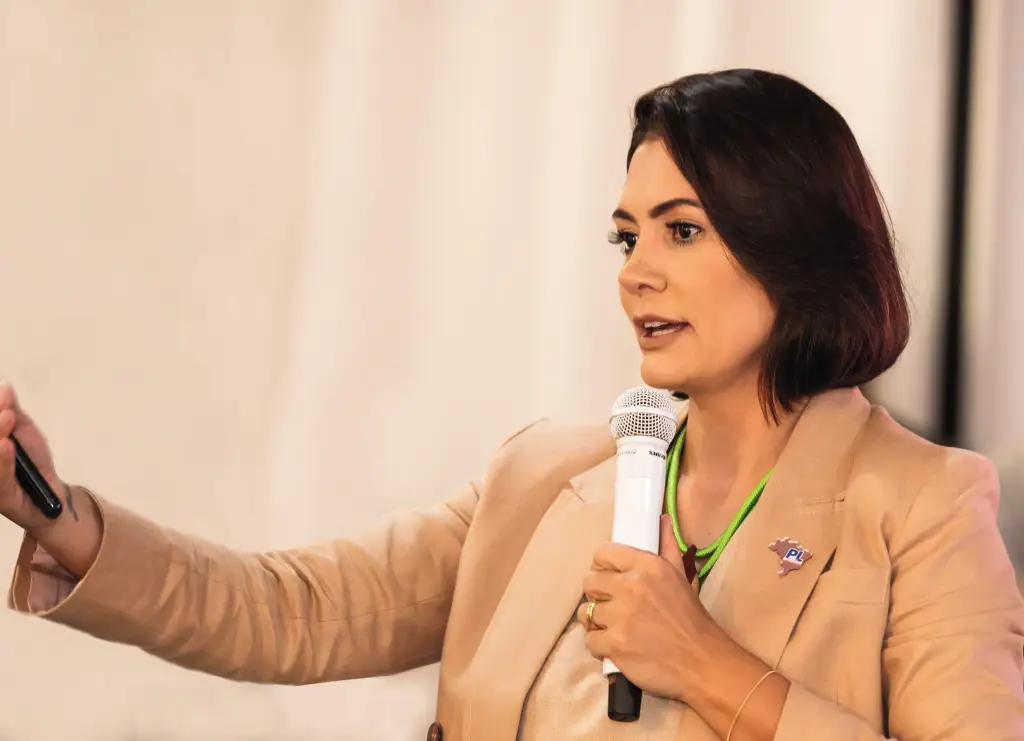Eleições 2026: Michelle Bolsonaro é a primeira senadora eleita no país, representando o Distrito Federal