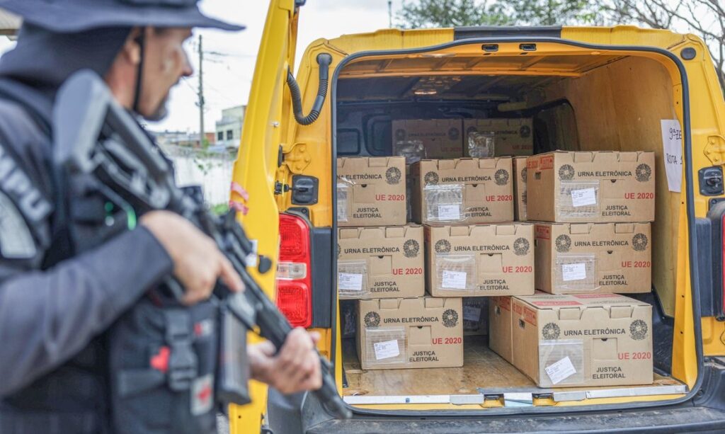 Justiça Eleitoral entra na reta final da preparação das urnas Logística é considerada uma das etapas mais complexas da eleição