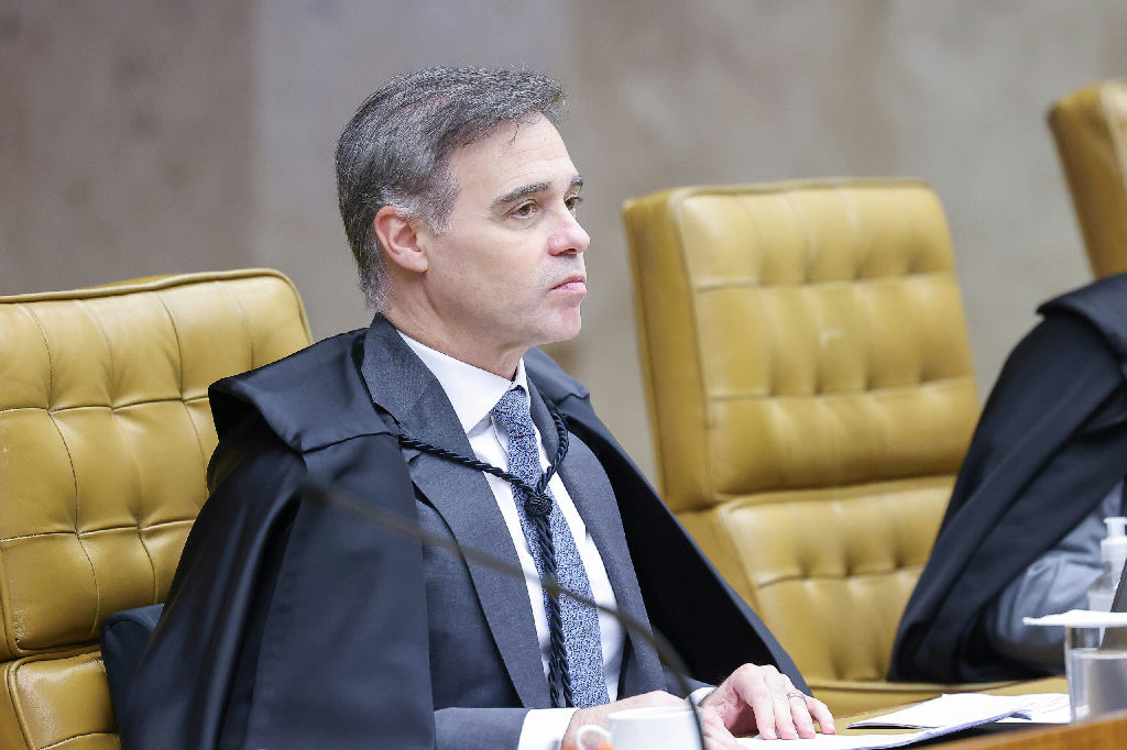 Justiça Eleitoral veta impulsionamento pago do PT contra Flávio Bolsonaro sobre jornada de trabalho