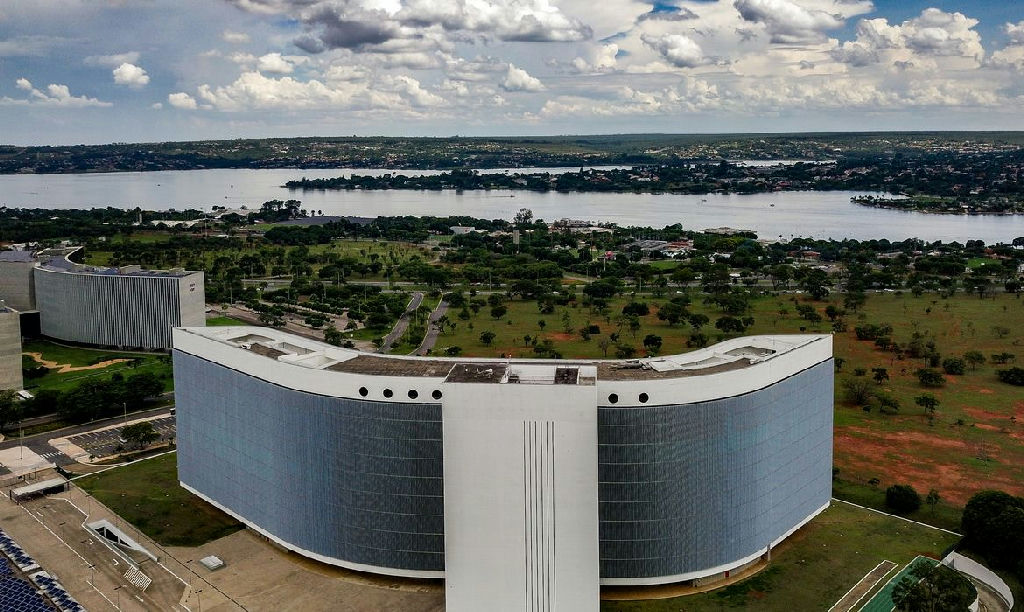 Meta terá de garantir isonomia após IA falhar com imagens de Lula, decide TSE