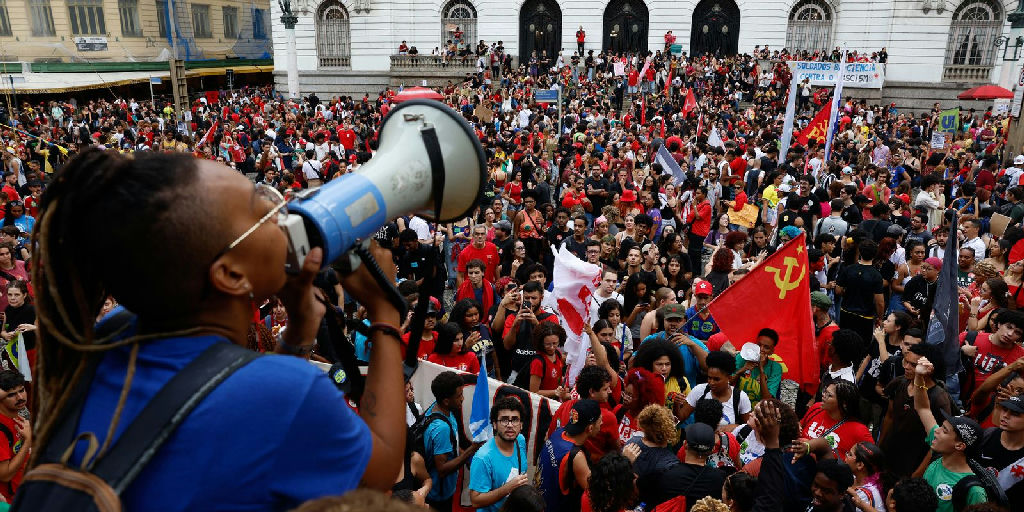 Mobilização estudantil pelo país reforça apoio a Lula na corrida presidencial
