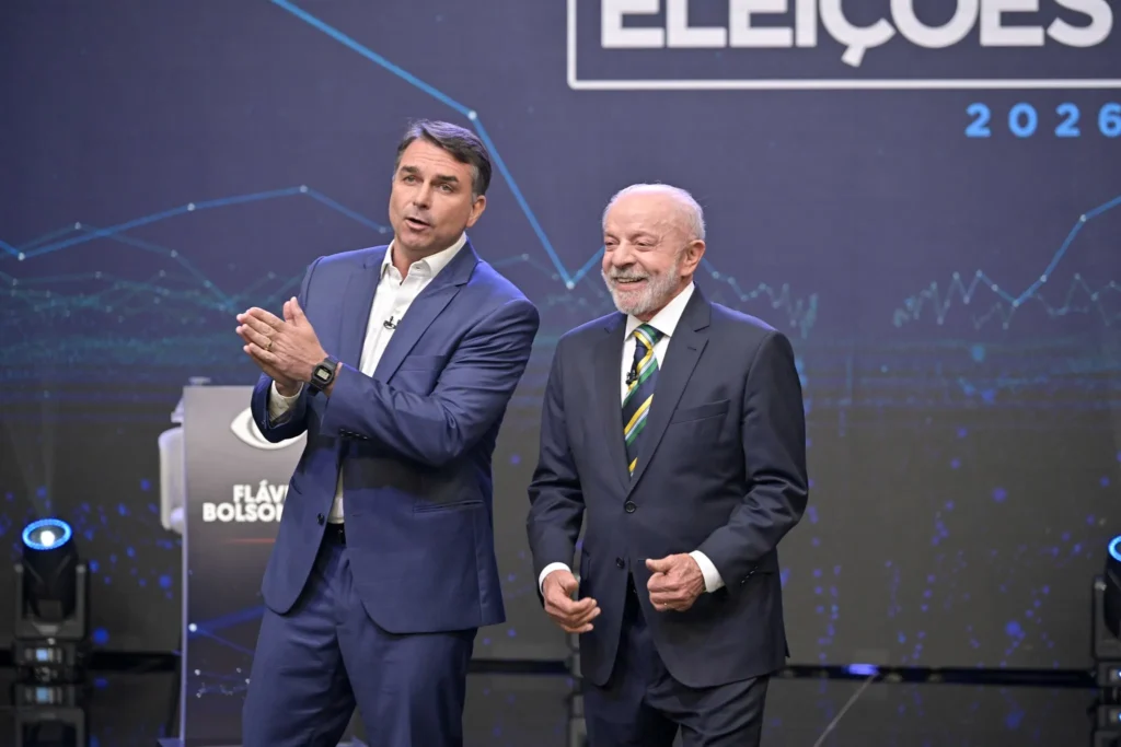 Pesquisa aponta vantagem de Flávio Bolsonaro sobre Lula após debate da Band