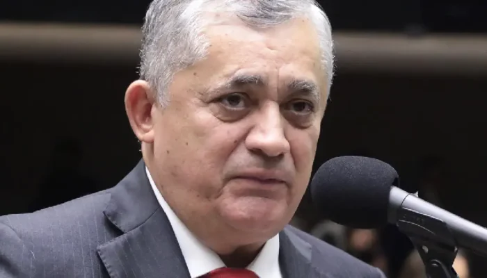 Afastamento de diretor da PF gera forte crítica de ministro do governo Lula
