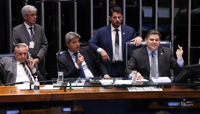 Alcolumbre adia votação da PEC da segurança pública no Senado