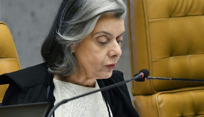 Cármen Lúcia lamenta 'mal-estar cívico' da população com crise no STF