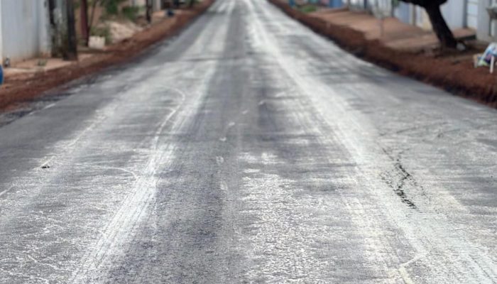 Chão preto chegou: Setor Independência recebe asfalto em Redenção