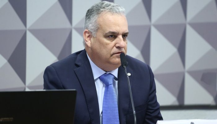Flávio Bolsonaro anuncia deputado Alfredo Gaspar como vice na chapa dele à Presidência