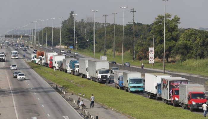 Frete mínimo para caminhoneiros: nova lei fortalece fiscalização e combate irregularidades