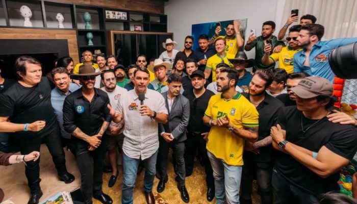 Gusttavo Lima, Leonardo e mais de 30 sertanejos declaram apoio a Flávio Bolsonaro