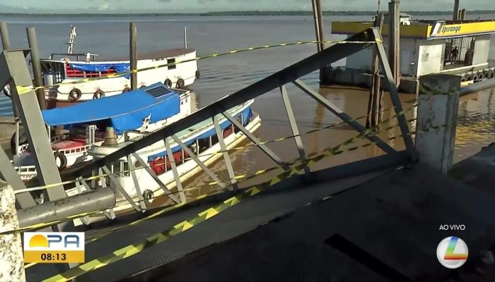 Estrutura de antigo trapiche desaba em Icoaraci, distrito de Belém