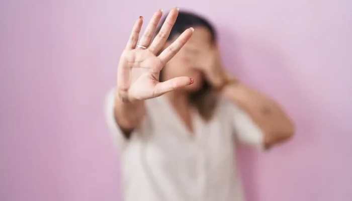 Violência contra a mulher, criança e adolescente. Violência doméstica. Foto: Freepick
