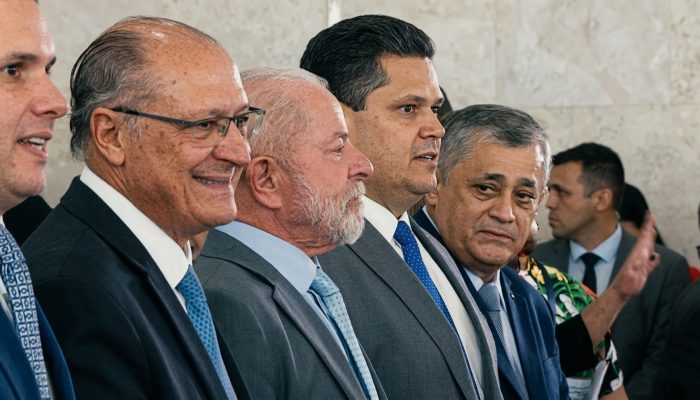 Otto Alencar a proposta que aborda a redução de jornada protocolada pelo senador