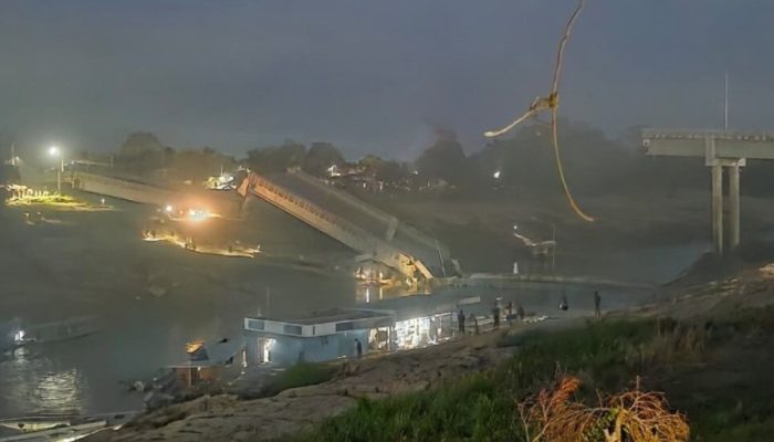 Cameli, a ponte caiu, deixando quatro vítimas, que deram entrada no hospital loc