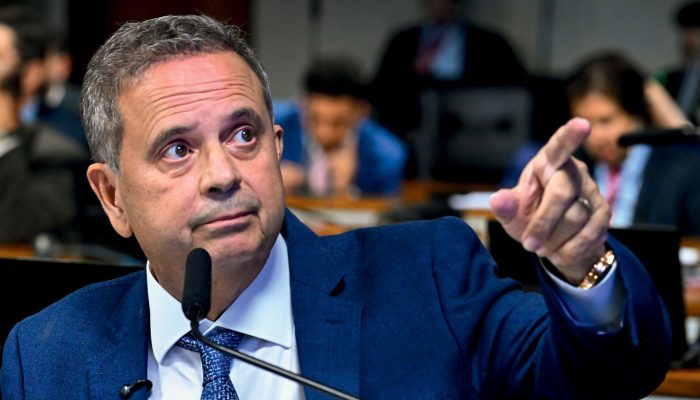 hora trabalhada, respeitada a jornada máxima de 44 horas semanais, atualmente em