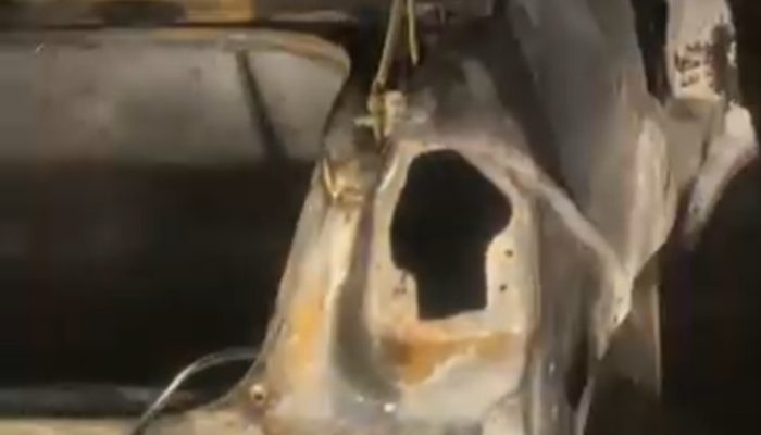 279, foi totalmente destruído pelas chamas, sobrando apenas a carcaça (Foto: Redes Sociais