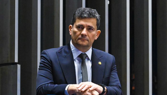 nós. Mas nós termos uma ajuda, ainda que uma ajuda simbólica, e com efeito mais