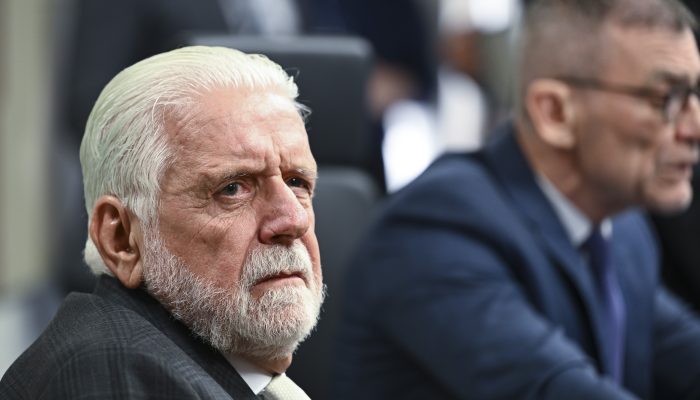 meio de uma empresa ligada a familiares. A PF apura se Jaques teria atuado pela