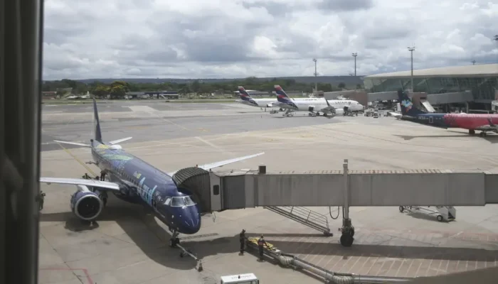 exemplo. Na hipótese de o passageiro optar por esses locais na aeronave, será co