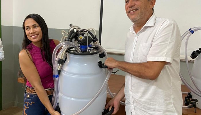 ser associado à cooperativa de produtores do PA Lajedo e por participar do Servi