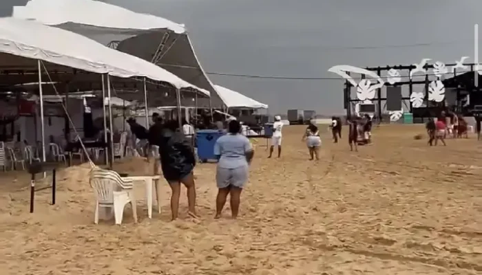 volta das 15h, e provocou prejuízos a barraqueiros e acampantes instalados na ci
