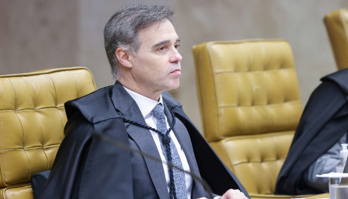 Justiça Eleitoral veta impulsionamento pago do PT contra Flávio Bolsonaro sobre jornada de trabalho
